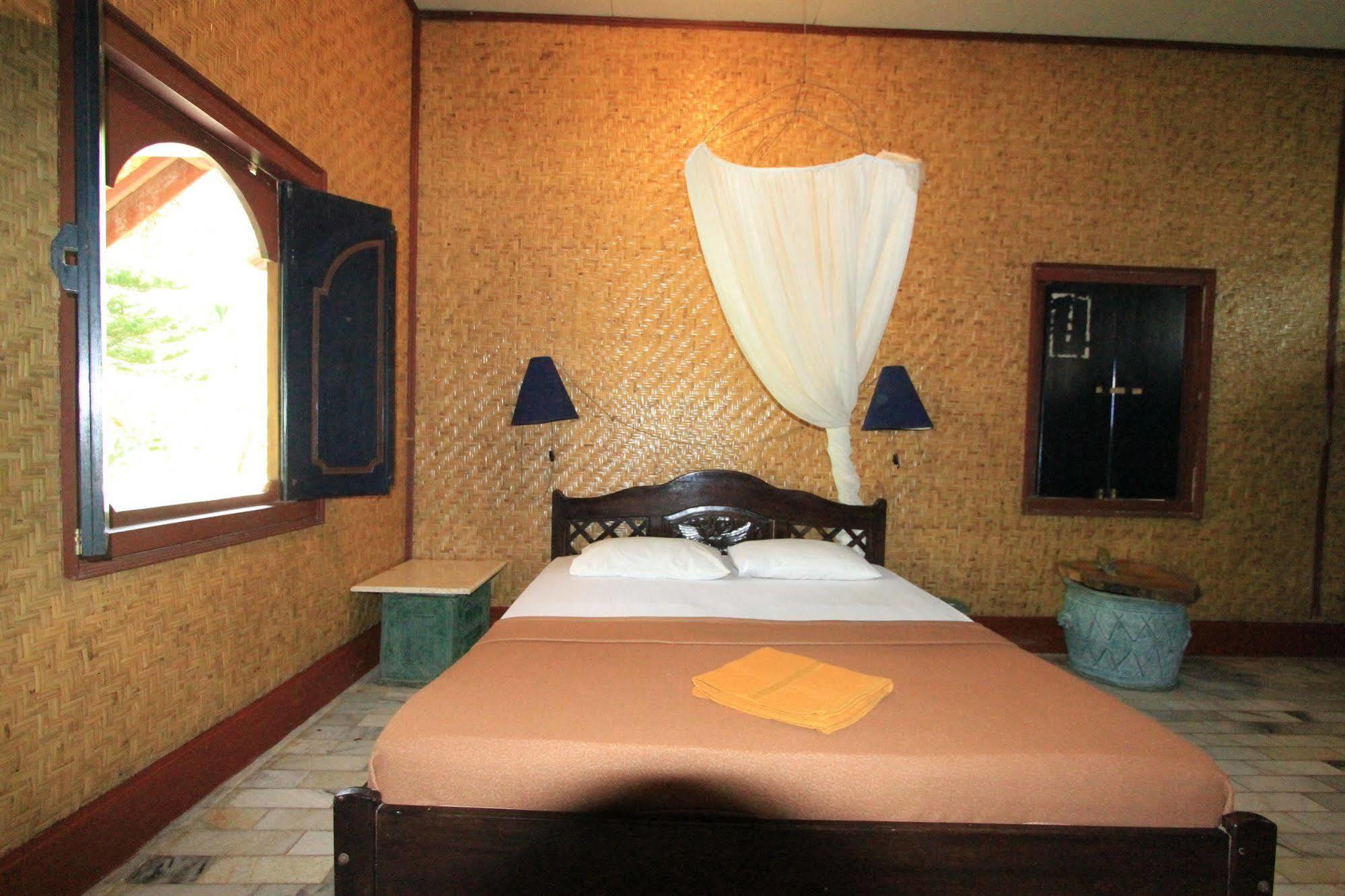 Hotel Bumi Aditya Senggigi Exteriör bild