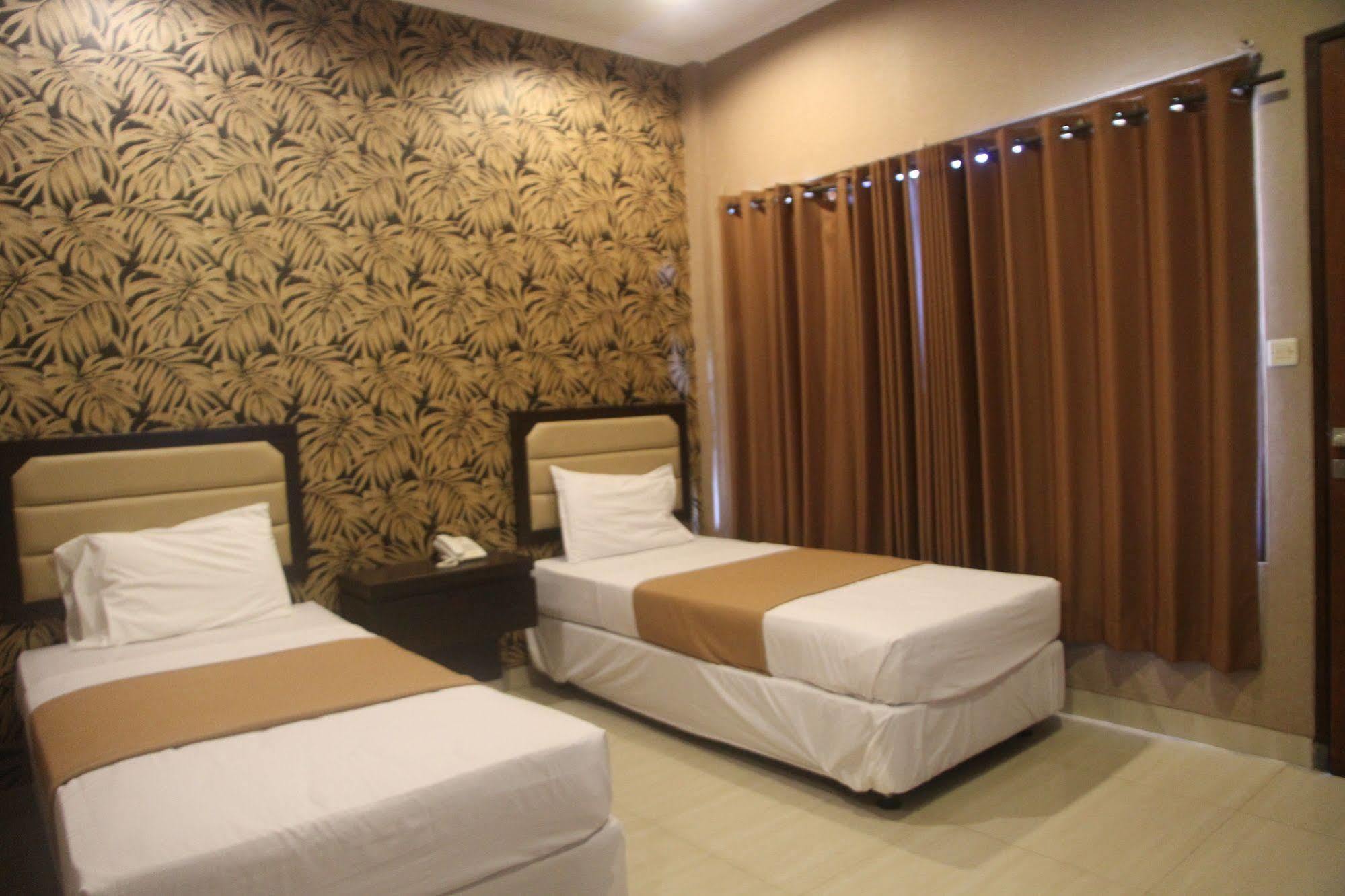 Hotel Bumi Aditya Senggigi Exteriör bild